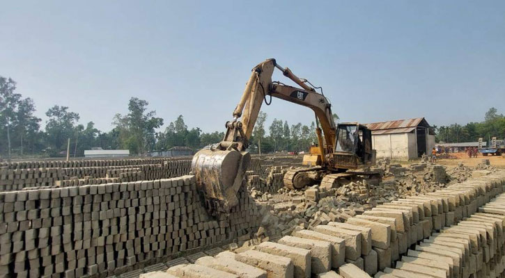 টাঙ্গাইলে ছাড়পত্র না থাকায় ৫ ইটভাটাকে ২৫ লাখ টাকা জরিমানা