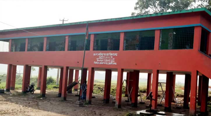 রাজৈরে শিক্ষিকাকে মারধরের ঘটনায় শিক্ষক বরখাস্ত