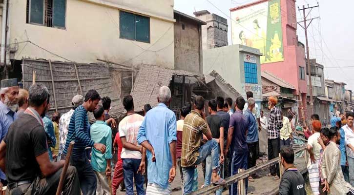 সৈয়দপুরে রেললাইনের দুধারে অবৈধ স্থাপনা উচ্ছেদ অভিযান