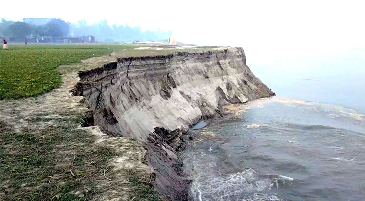 শুষ্ক মৌসুমে যমুনার তাণ্ডবে অর্ধ শতাধিক বাড়িঘর বিলীন