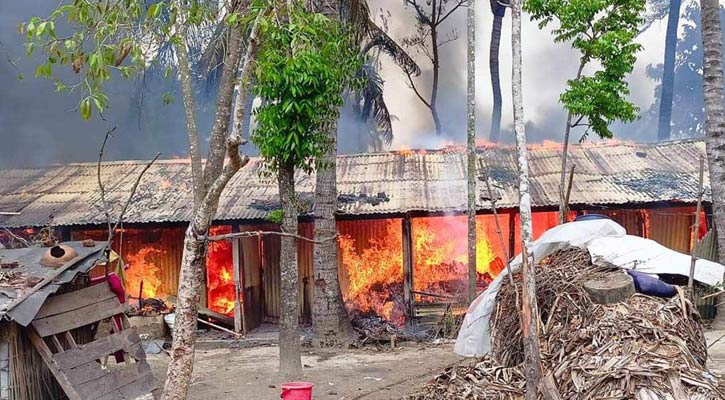 সিংড়ায় আগুনে পুড়ল আশ্রয়ণ প্রকল্পের ১০ ঘর