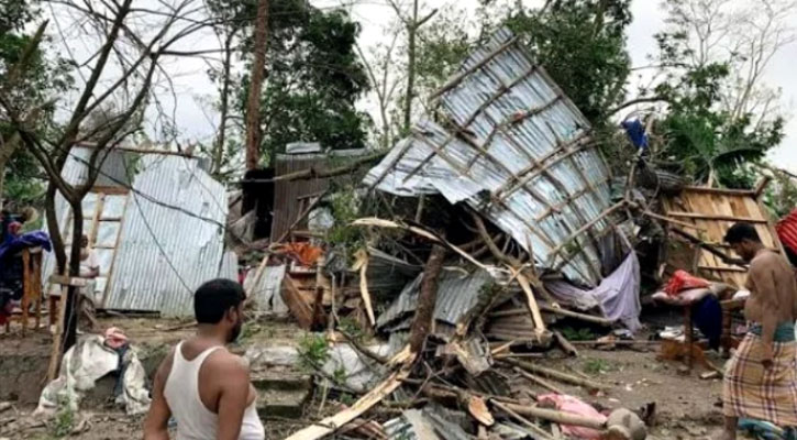 দুই মিনিটের ঘূর্ণিঝড়ে লণ্ডভণ্ড ১০ গ্রাম, আহত শিশুসহ অনেকে