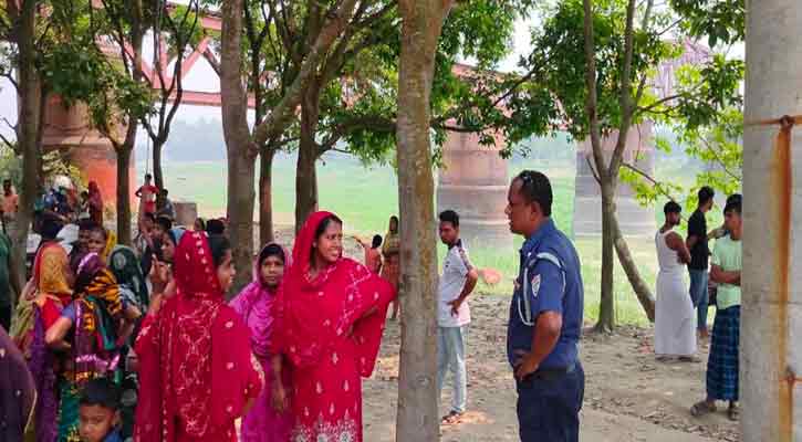 উল্লাপাড়ায় ট্রেনে কাটা পড়ে যুবকের মৃত্যু