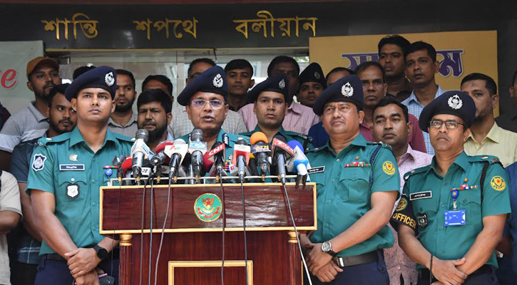 পুলিশ মানবিকতায়ও নজির স্থাপন করেছে: ডিএমপি কমিশনার