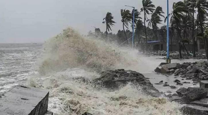 রাতে জোয়ার হলে জলোচ্ছ্বাসের আশঙ্কা, নিরাপদে কয়েক হাজার মানুষ 