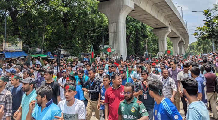 শাহবাগ অবরোধ শিক্ষার্থীদের