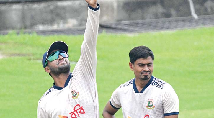 ‘একজন খেলোয়াড় তো ৫০ বছর খেলবে না’, সাকিবকে