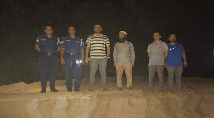 অবৈধভাবে বালু উত্তোলনের দায়ে যুবক আটক, জরিমানা
