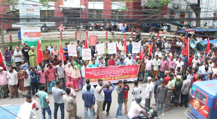 বিআরটিসি স্বীকৃত লাইসেন্সের দাবিতে বরিশালে বিক্ষোভ