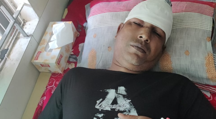 তিন মাস পর প্রকাশ্যে আসতেই
যুবলীগ নেতাকে কুপিয়ে জখম
