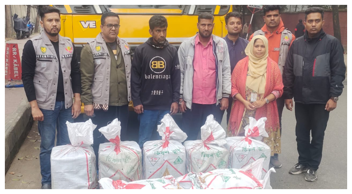 যাত্রাবাড়ীতে ৮ মুখপোড়া হনুমানসহ ২ পাচারকারী আটক
