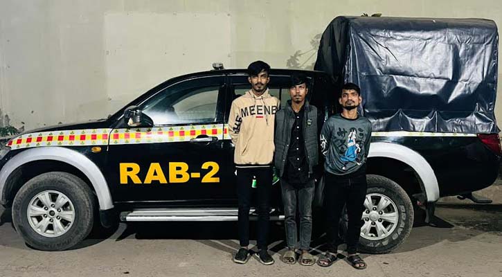 মোহাম্মদপুরে ৩ ছিনতাইকারী গ্রেপ্তার