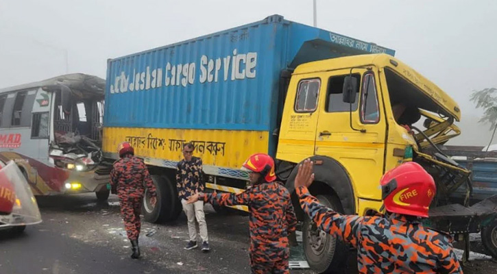 ঢাকা-মাওয়া এক্সপ্রেসওয়েতে ৫ গাড়ির সংঘর্ষ, আহত ২০