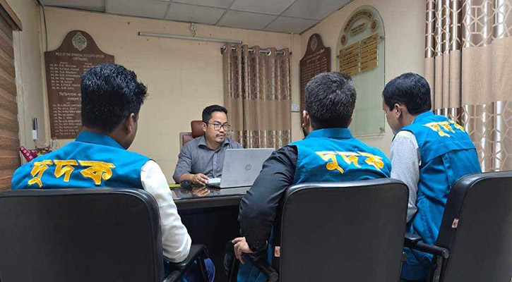 চট্টগ্রামে রেলের অফিসে দুদকের অভিযান, প্রমাণ মিলল ভুয়া ভ্রমণবিলের