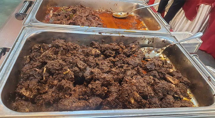 আইসিসিবির ইফতার বাজারে কাবাবের সমারোহ