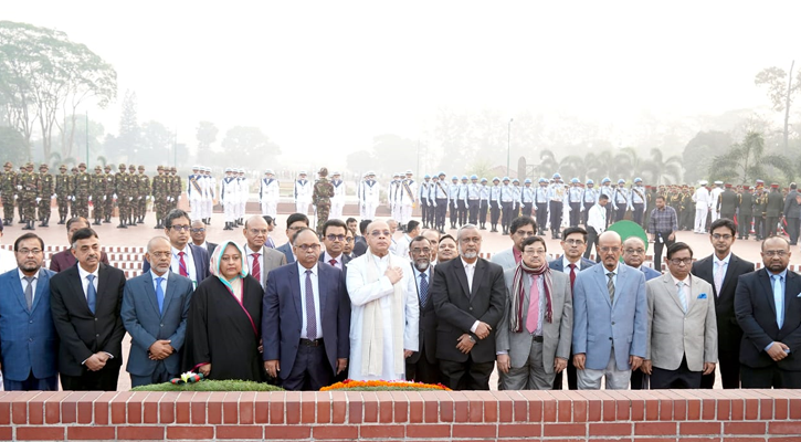 জাতীয় স্মৃতিসৌধে প্রধান বিচারপতির শ্রদ্ধা