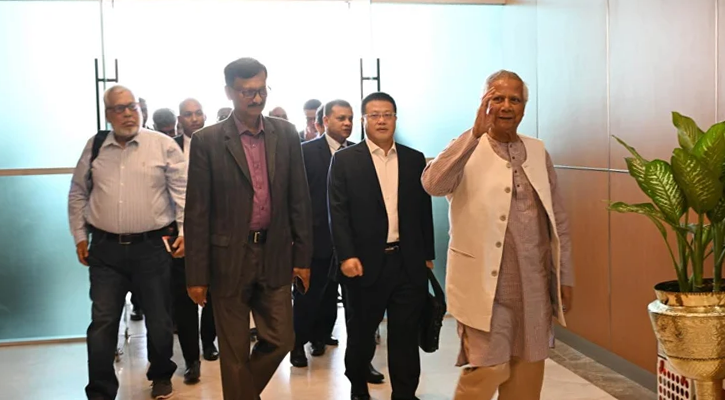 চীনের উদ্দেশে ঢাকা ছাড়লেন প্রধান উপদেষ্টা