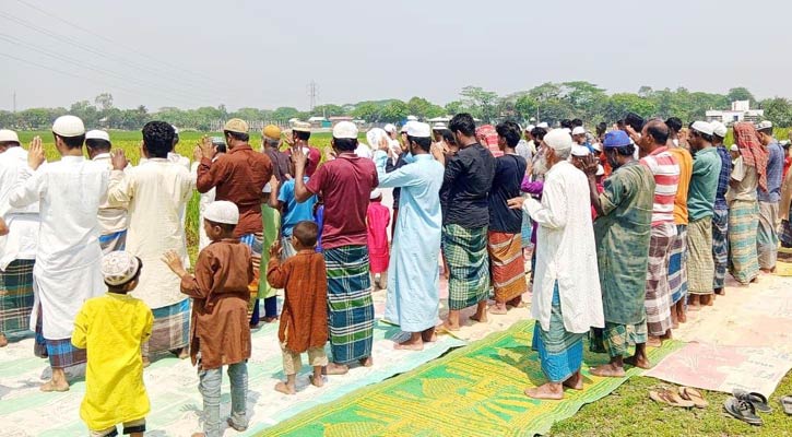 কিশোরগঞ্জে বৃষ্টির জন্য ইসতিসকার নামাজ আদায়