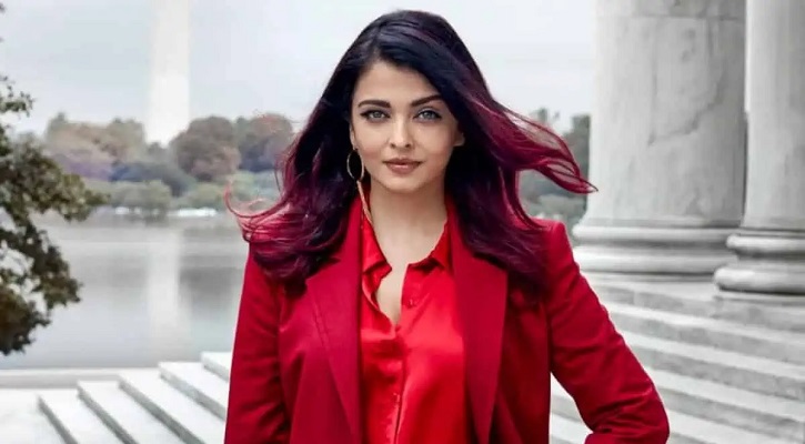 গাড়িতে বাসের ধাক্কা, কেমন আছেন ঐশ্বরিয়া?