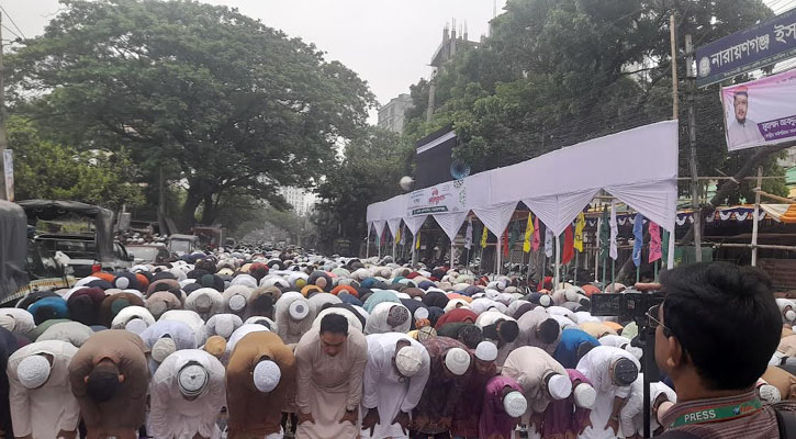 না. গঞ্জে ঈদ জামাতে বিশ্ব মুসলিম সম্প্রদায়ের শান্তি কামনা