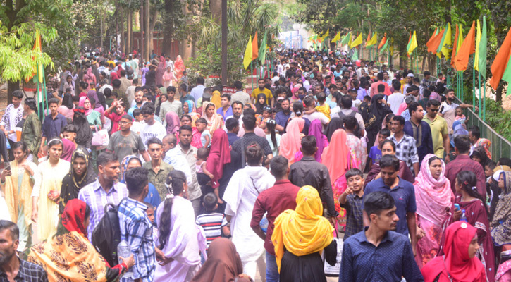 ঈদের তৃতীয় দিনে দেড় লক্ষাধিক দর্শনার্থীর ভিড় চিড়িয়াখানায়