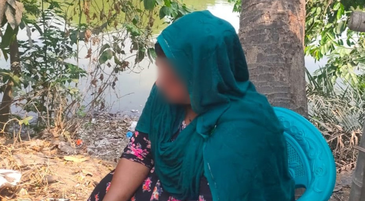 বিয়ের দাবিতে প্রেমিক নাজমুলের বাড়িতে ‘প্রেমিকার’ অনশন