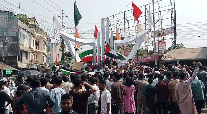 গাজায় ইসরায়েলের বর্বরোচিত হামলার প্রতিবাদে রাঙামাটিতে বিক্ষোভ