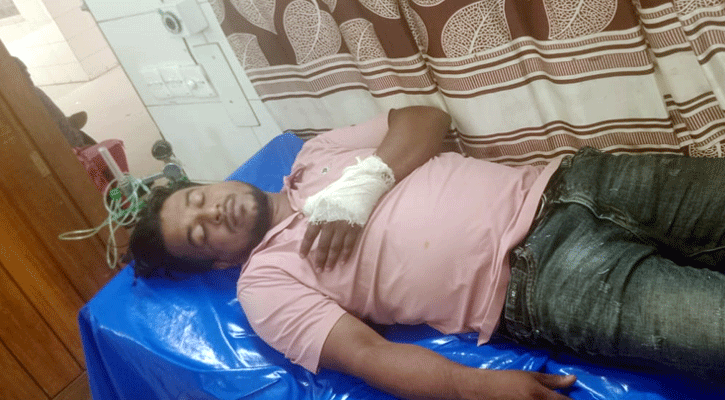 ফেসবুক স্ট্যাটাস  দেওয়া নিয়ে দুই গ্রুপে সংঘর্ষ, আহত ৯