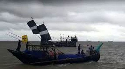 বঙ্গোপসাগরে মাছ ধরা ট্রলারে ডাকাতি, গুলিবিদ্ধসহ আহত অর্ধশত