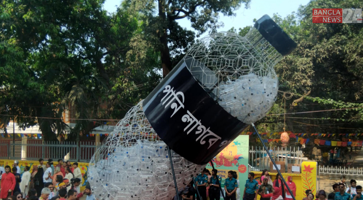 পানির বোতলের মোটিফে শোভাযাত্রায় মুগ্ধকে স্মরণ