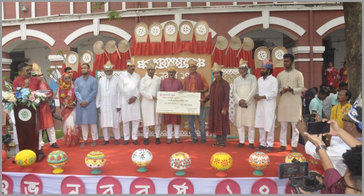 সম্মননা পেলেন বর্ষবরণ শেভাযাত্রার উদ্যোক্তা মাহবুব জামাল শামীম 