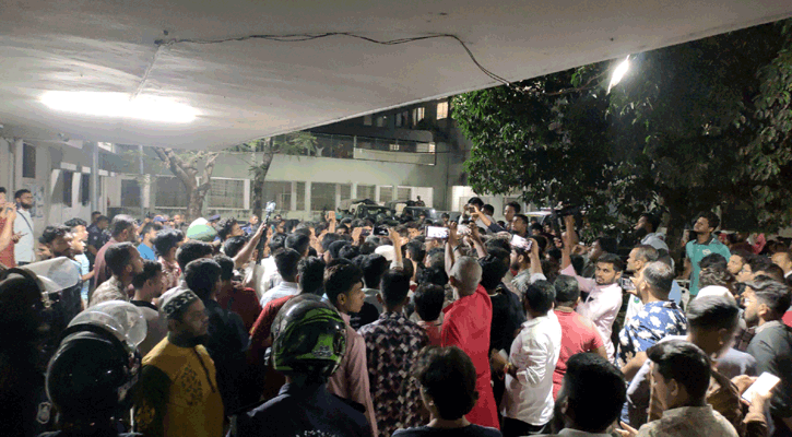 পবিপ্রবি শিক্ষার্থীর মৃত্যু, চিকিৎসায় অবহেলার অভিযোগে বিক্ষোভ