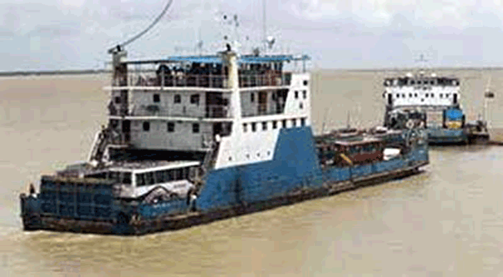 পদ্মা উত্তাল, পাটুরিয়া-দৌলতদিয়ায় ফেরি চলাচল বন্ধ 