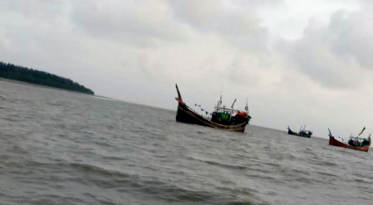 সাগরে মাছ ধরায় ৫৮ দিনের নিষেধাজ্ঞা শুরু