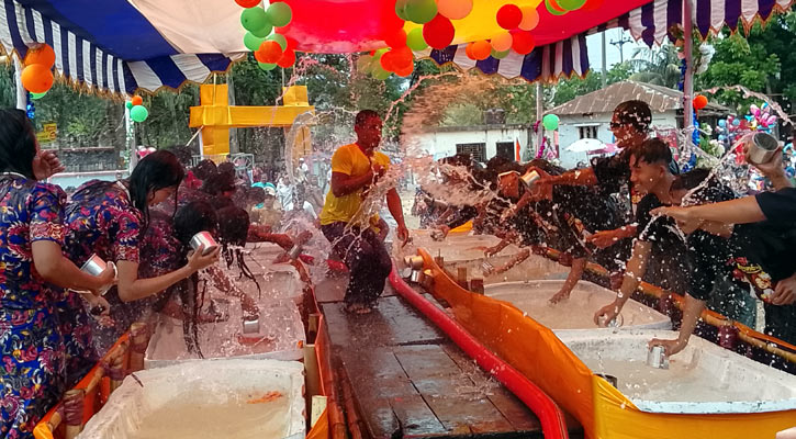জলকেলিতে মিলতে পারে জীবন সঙ্গীর  দেখা