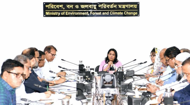 উন্মুক্ত স্থানে বর্জ্য পোড়ালে আইনগত ব্যবস্থা: উপদেষ্টা