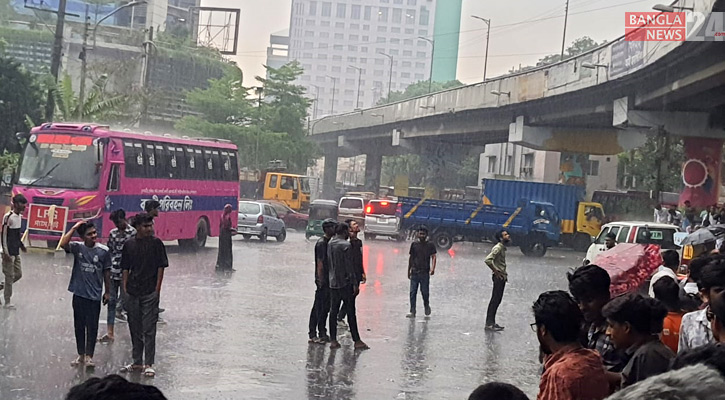 রাজধানীসহ ১৭ অঞ্চলে ঝড়