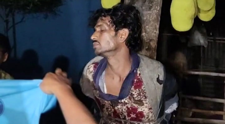 চোর অপবাদে যুবককে গাছে বেঁধে নির্যাতন