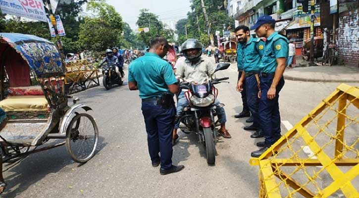 রাজধানীতে ট্রাফিক আইন লঙ্ঘনে ২৭৯৭ মামলা
