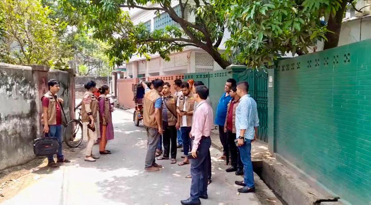 থানার পাশেই চোখে মরিচের গুঁড়ো ছিটিয়ে ১০ লাখ টাকা ছিনতাই