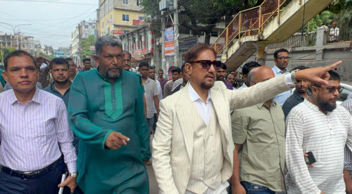 ব্যাটারিচালিত রিকশায় চড়া থেকে বিরত থাকুন: মেয়র শাহাদাত