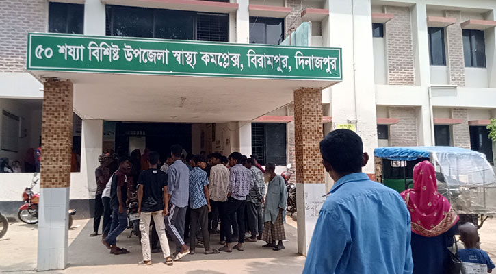 ভিড় ঠেলে উঁকি দিতেই অটোরিকশায় ছেলের মরদেহ দেখলেন বাবা