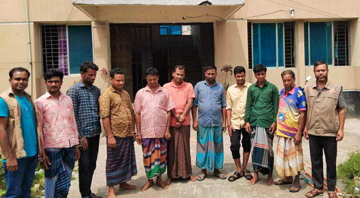 বকশীগঞ্জে স্বেচ্ছাসেবক দল নেতাসহ আটক ৯