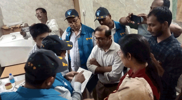 বীরগঞ্জ স্বাস্থ্য কমপ্লেক্সে দুদকের অভিযান, প্রমাণ মিলেছে দুর্নীতি-অনিয়মের