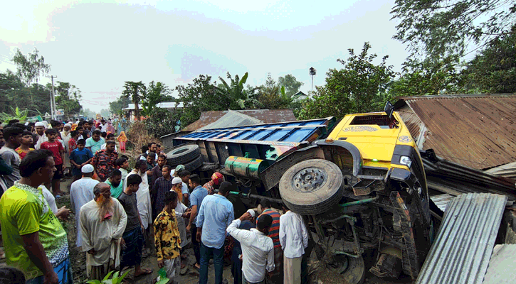 ভূঞাপুরে ট্রাক নিয়ন্ত্রণ হারিয়ে বসতঘরে, ঘুমন্ত নারী নিহত