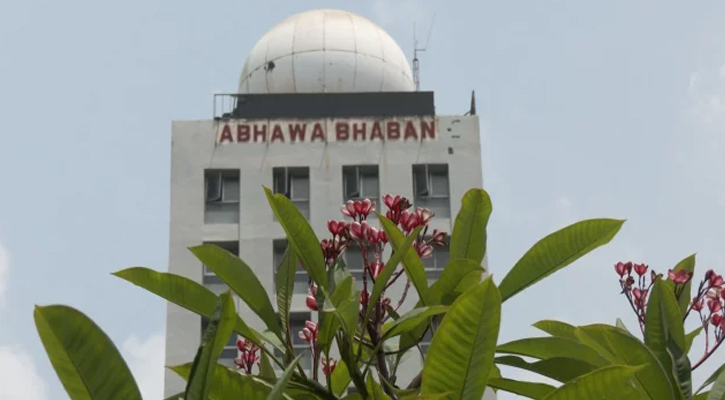 দুই অঞ্চলের নদীবন্দরে সতর্ক সংকেত