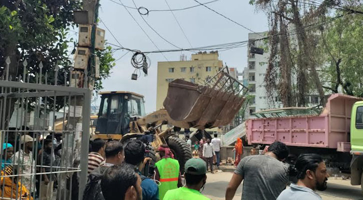 রূপনগরে ৮ অবৈধ গেট গুঁড়িয়ে দিলো ডিএনসিসি