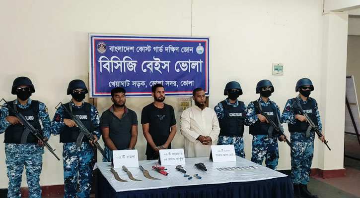 দৌলতখানে অস্ত্র-জালনোটসহ ৩ ডাকাত আটক