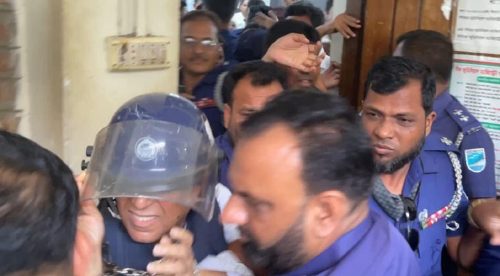 নারায়ণগঞ্জে এজলাস থেকে বের হতেই আনিসুলকে চড়-থাপ্পড়