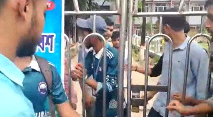 ৬ দফা দাবিতে চট্টগ্রাম পলিটেকনিকে তালা, শিক্ষার্থীদের বিক্ষোভ